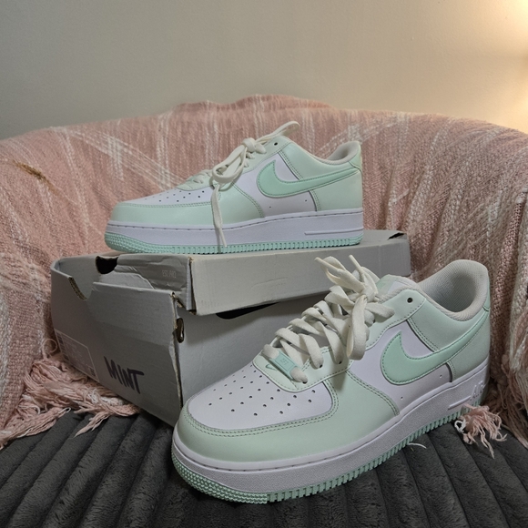Brand new Size 10 - Nike Air Force 1 One Low 07 Mint Foam w original box - Picture 1 of 12